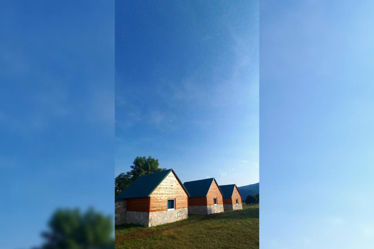 Rural Tron Resort *