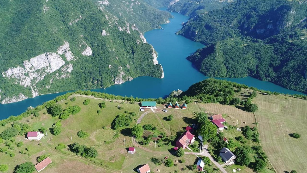 Rural Tron Resort